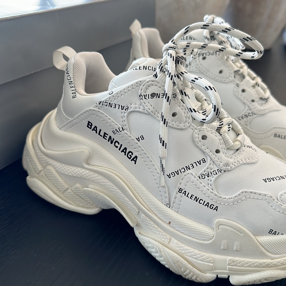 WOMEN'S TRIPLE S SNEAKER ALLOVER LOGO IN WHITE/BLACK - Picture 4 of 10